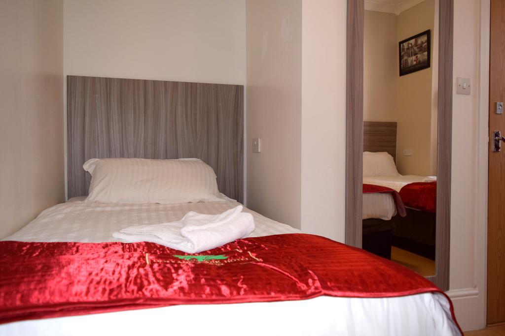 Holland Park Grove Hotel London Room photo